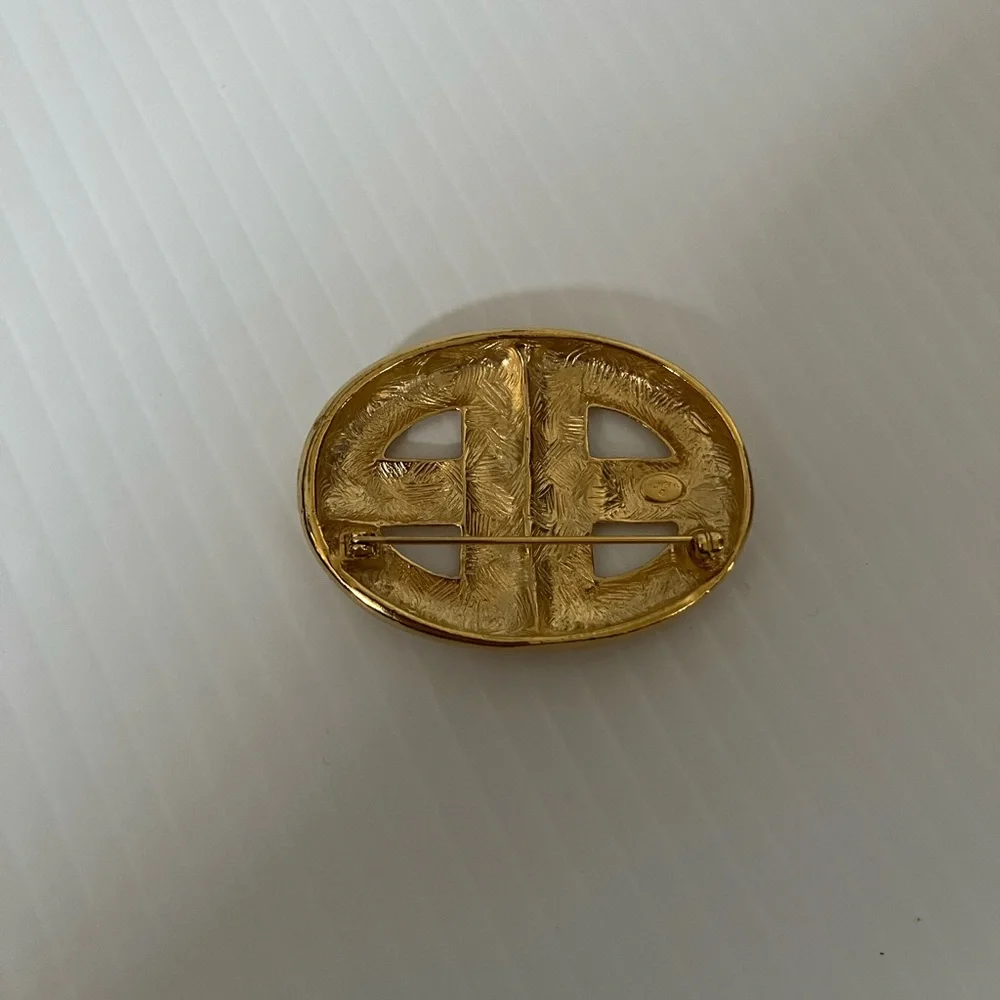 Vintage Givenchy double G logo brooch - Picture 5 of 6